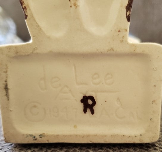 DeLee Art Vase Figurines